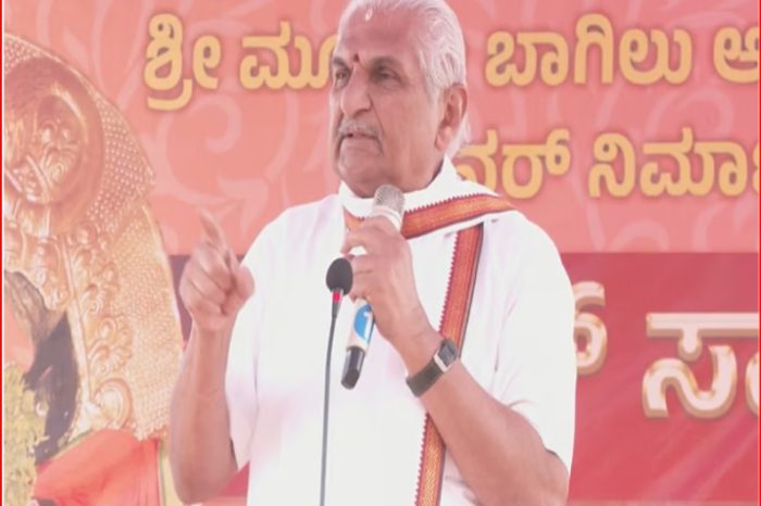 RSS नेता कल्लाडका प्रभाकर भट ने कर्नाटक हाई कोर्ट से कहा कि वह भड़काऊ भाषण देने से परहेज करेंगे