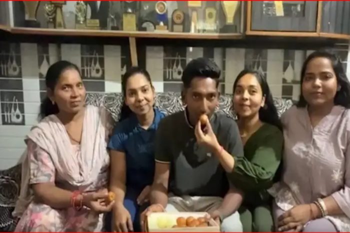 सड़क किनारे छोले-कुलचे बेचकर परिवार चलाते थे पिता, अब बेटा पहनने जा रहा है टीम इंडिया की जर्सी