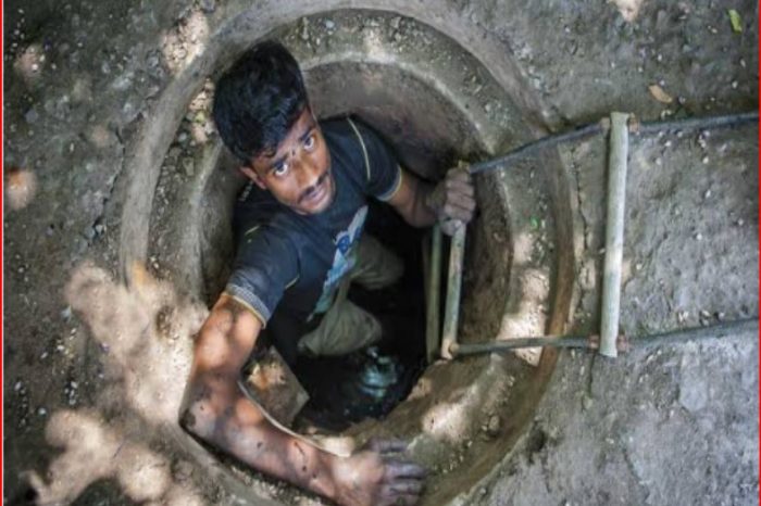 दिल्ली: सेप्टिक टैंकों में हो रही मौतों को लेकर जंतर मंतर पर सफाई कर्मचारी आंदोलन का प्रदर्शन