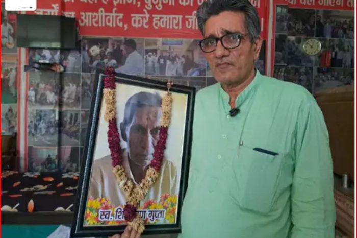 वो कुछ रुककर बोली- ‘मैं तो नहीं आ पाऊंगी। घरवाले मना कर रहे हैं। अस्थि विसर्जन भी आप ही कर देना या किसी और से करवा देना।’