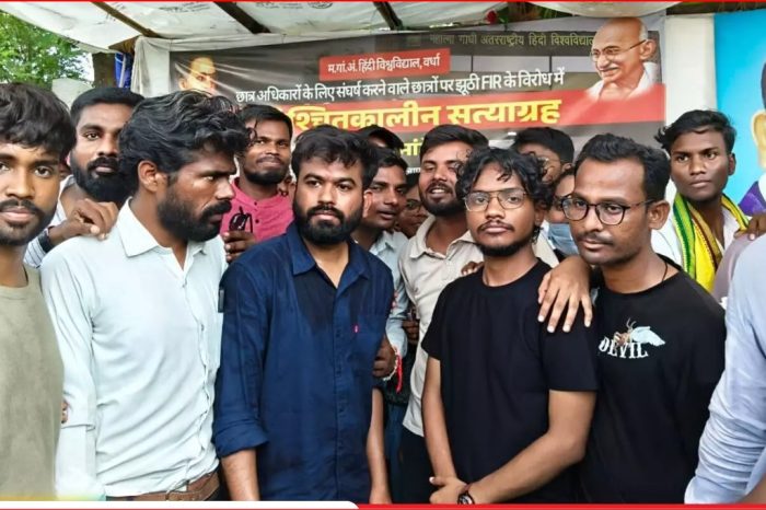 महात्मा गांधी अंतरराष्ट्रीय हिंदी विश्वविद्यालय वर्धा में 74 दिन से आंदोलन, छात्रों पर FIR और कैंपस-हॉस्टल बैन; CJP फाउंडर अभिजीत दीपके बोले—‘बेसिक सुविधाएं मांग रहे, बंगला-गाड़ी नहीं’