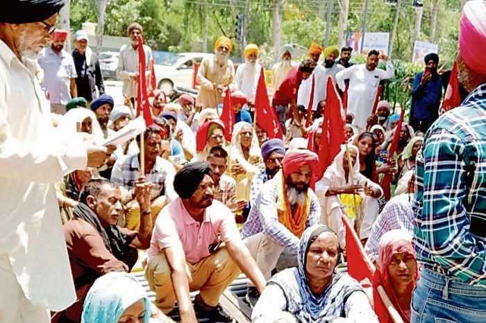 Outfit protests, seeks one-third of panchayat land for Dalit families