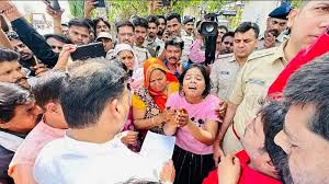 Outrage over the murder of Dalit youth in Indore: People of Balai community surrounded Lasudia police station, road remained blocked for hours.