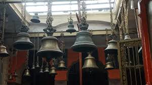 Uproar over temple entry: Priest snatches offerings from woman’s hand and throws them on the road; you’ll be shocked to know the reason.