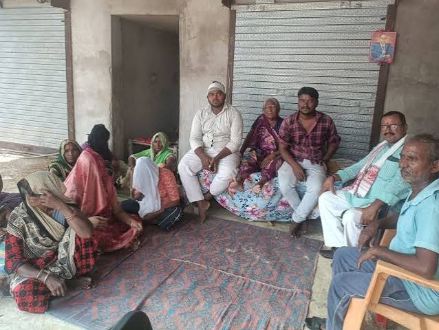 Allegations of house lock, assault, and forged deed: 75-year-old Dalit woman and family protest for the second day, administration begins investigation