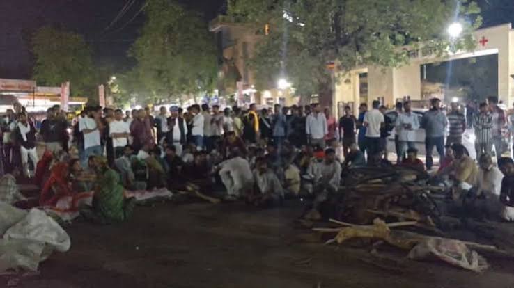 A dead body on the road, a wooden pyre, and a six-hour traffic jam… Why did anger erupt after the death of a Dalit youth in Chhatarpur?