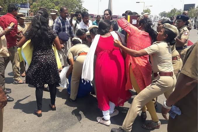 Transgender protesters remove clothes, hurl abuses at police on busy Jhansi road; 5 held